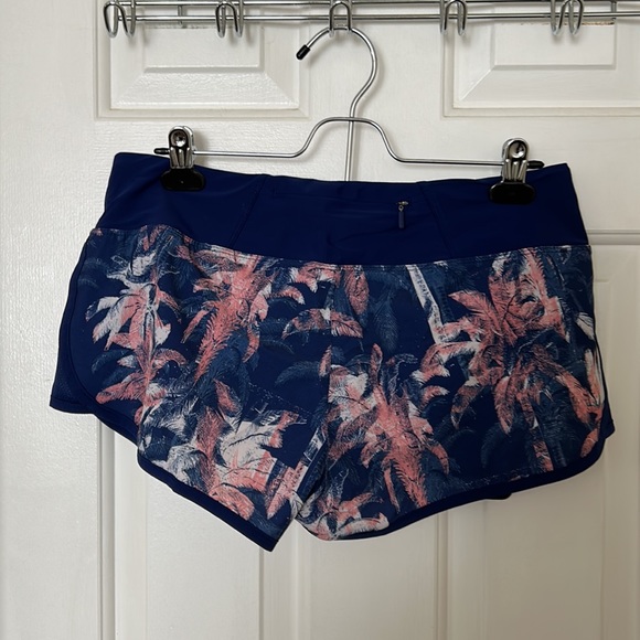 Roxy shorts size M - Picture 2 of 3